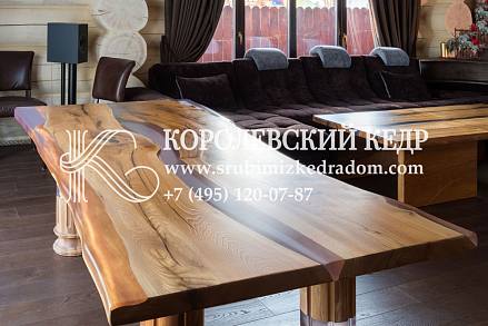 Деревянный стол для комнаты отдыха
